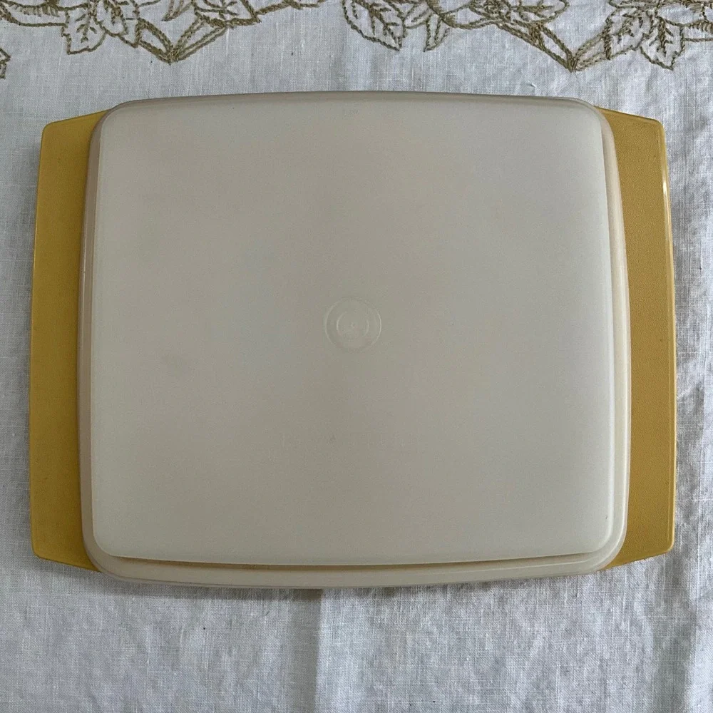 Vintage Tupperware Deviled Egg Carrier 723-2 Harvest Gold 16 Egg Tray with Lid